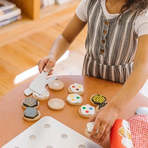 MELISSA AND DOUG WOODEN CAKE PLAYSET (6074870)